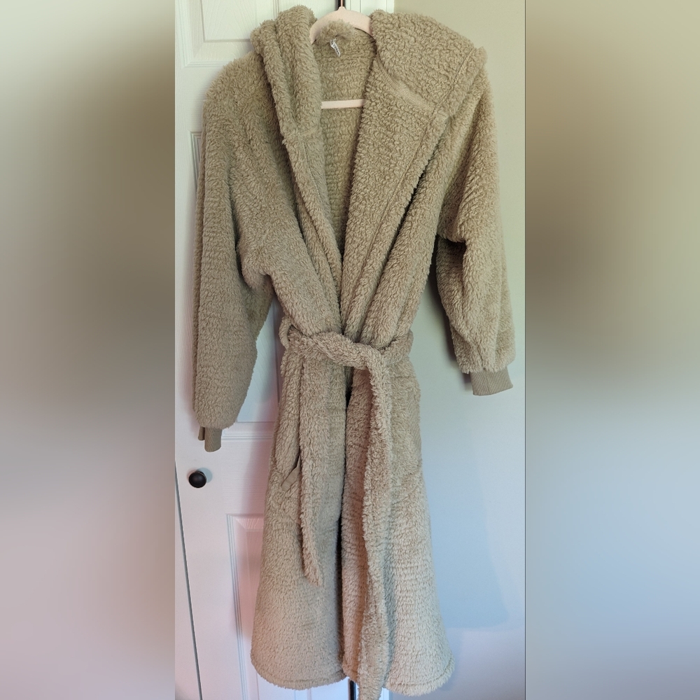 Pottery Barn Teddy Robe in brown - L.